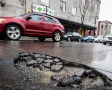 Нові технології: у Росії латають дорогу...снігом