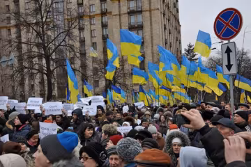 Марш достоинства в лицах