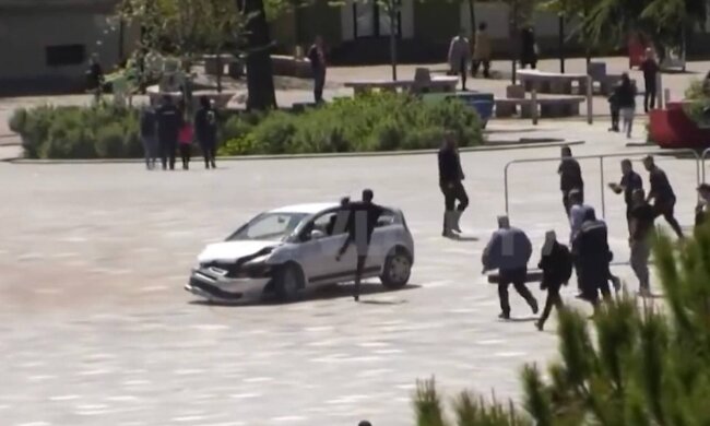Автомобіль / скріншот з відео