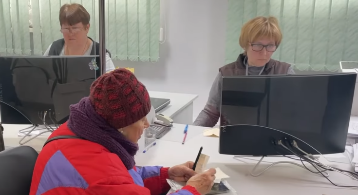 Визит в ПФУ. Фото: скрин youtube