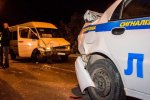 Переполненная маршрутка снесла легковушку в Днепре: пассажиров госпитализировали