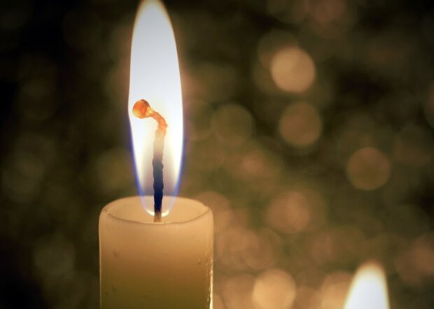 свеча памяти, фото Pxhere