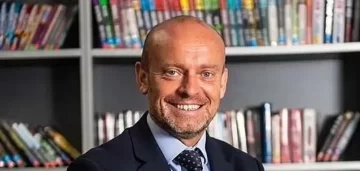 Алун Эбенезер, директор британской школы: фото Daily Mail