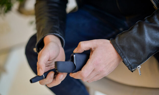 Експеримент довів, що електронні сигарети містять смоли