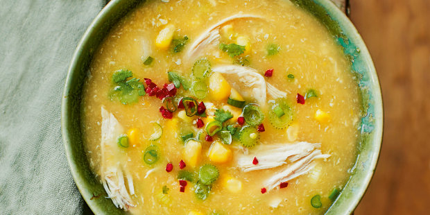 Рецепт легкого курячого супу з кукурудзою