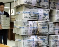 Журналисты готовят бомбу: боятся Трамп, Елизавета II и Apple 