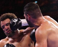 Филип Хргович и Мозес Итаума во время боя за титул IBF в Лондоне
