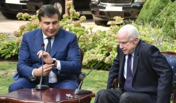 Россия продолжает захватывать территорию Грузии - Маккейн