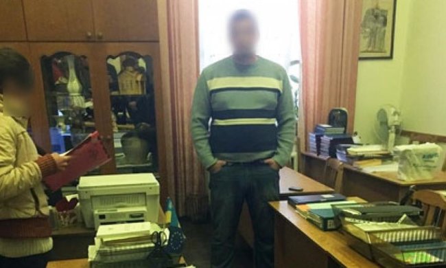 На Черниговщине заместитель декана требовал деньги у заочников
