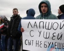 Мешканці "ЛНР" вийшли на "голодний" мітинг (фото)