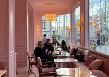 Українці, кафе, фото із соцмереж