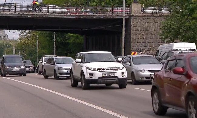 В Україні з'являться нові дорожні знаки, кадр з відео