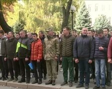 У Дніпрі взують в берці тисячі призовників - карантин карантином, а армія за розкладом