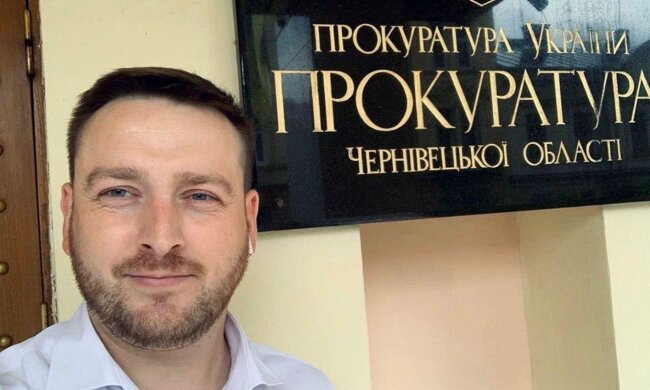 У Чернівцях слуга народу Бешлей спустив 50 тисяч на зламані лавки і клумби без квітів