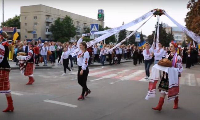 Имена украинцев закодированы в магических вышиванках - найди свое