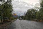 Прикарпатці тицьнули слуг Зеленського носом у "нові" дороги, яма на ямі: "Гарантія 10 років?"