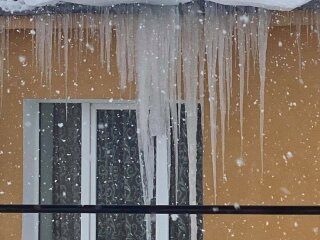 Сосульки во Львове, фото с фейсбук