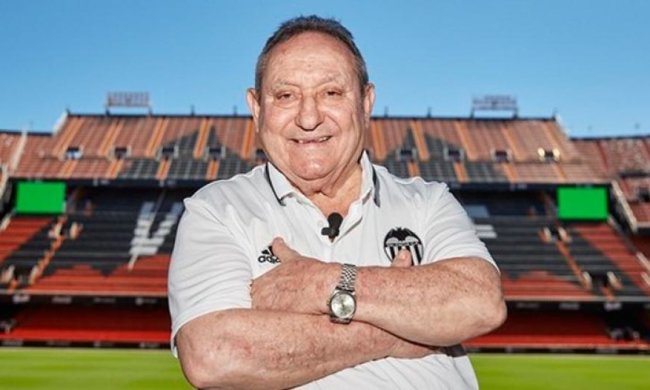 "Валенсія" чуттєво провела співробітника на пенсію (ВІДЕО)