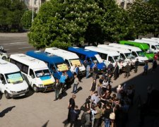 Київські маршрутники хочуть спалити автобус на Хрещатику