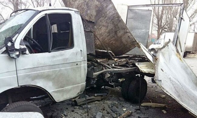 Замінована "Газель" рознесла сусідні авто (фото)