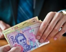 Українці вимагають від Кабміну скасувати здирництво в школах