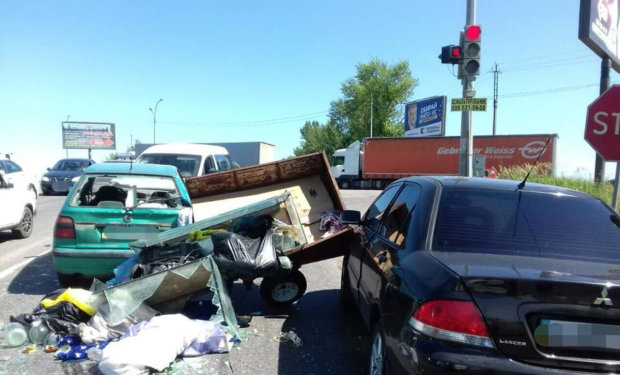 В Харькове серьезное ДТП: останки разбросаны по дороге, проезд заблокирован