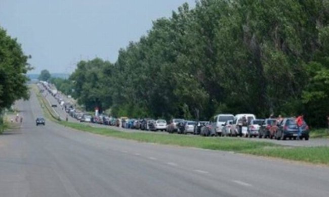 На виїзді з Донецька утворилися кілометрові затори