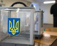 Власти Сум не хотят отвечать за отсутствие кабинок для голосования