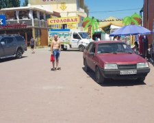 Блиск і злидні літа 2018: в мережі показали безлюдні фото кримських пляжів
