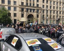 Протест против карантина под стенами Кабмина, фото: Telegram-канал "Украина в шоке"