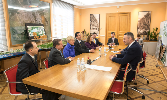 Кличко на зустрічі з дружиною Джона Маккейна: Україна після виборів продовжить проєвропейський курс