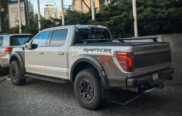 Монстр на 700 "лошадок": в Украину приехал уникальный пикап Ford за 4,6 млн грн