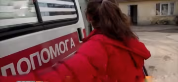 На курорте под Запорожьем две пьяные туристки схватились за ножи: "В вашей водке мозгов не обнаружено"