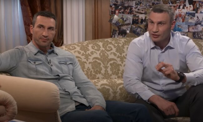 братья Кличко, скриншот из видео