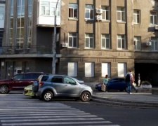 Смердюча піна залила центр Києва