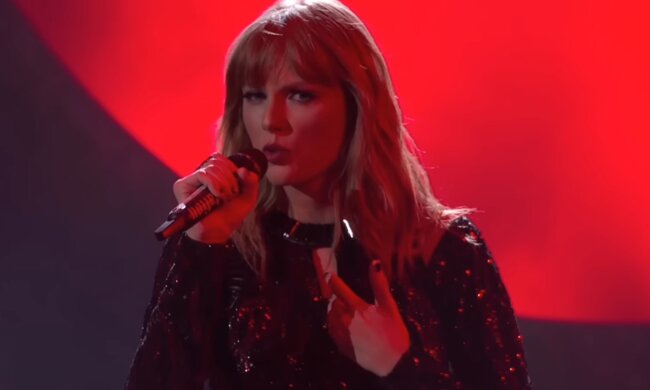 Тейлор Свіфт, кадр із виступу