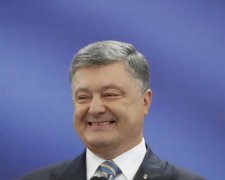 Порошенко привітав українців з Благовіщенням вісьмома словами