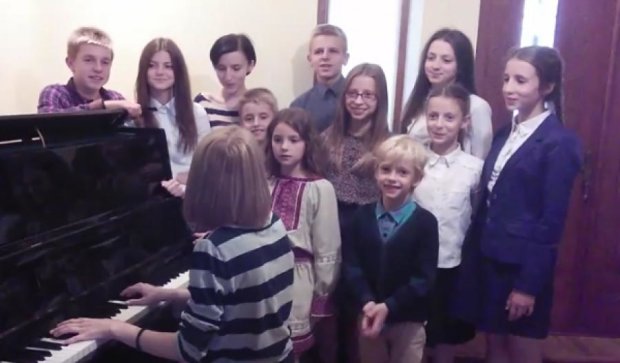 12 братьев и сестер из Тернополя перепели песню Вакарчука (видео) 