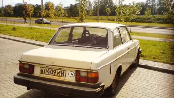 Круче, чем BMW из "Бригады": в старом гараже отыскали редкий черный Запорожец