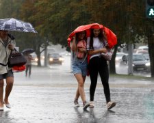 Погода на завтра: аномальна стихія накоїть лиха в останній день липня