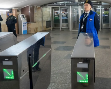 Турникеты, метро, кадр из видео