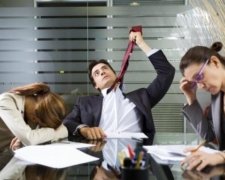 Вчені: робота вбиває швидше за цигарки