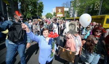 Українські зірки і політики сформували свій "Безсмертний полк"