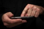 Спецслужби мають повний доступ до смартфонів - Сноуден