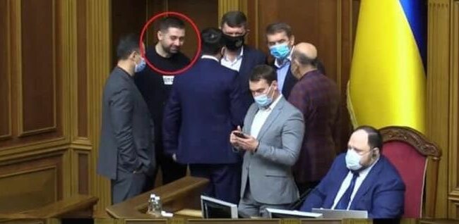 Захисні маски депутатів, фото: скріншот з відео