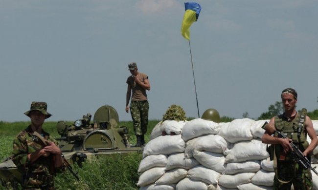 Терористи закидали мінами блокпост прикордонників поблизу Мар'їнки