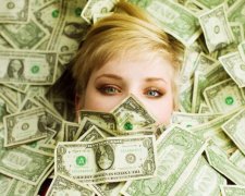 В Украине научились печатать доллары, которые не отличить от оригинала