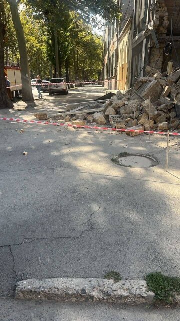 Обвал частини будівлі на вулиці Хмельницького в Одесі