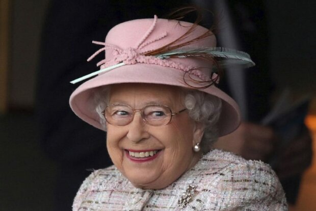 Єлизавета II той ще троль: британська королева дотепно “познущалася” з американських туристів