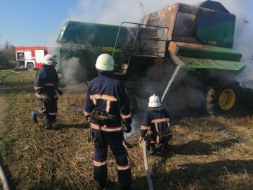 На Прикарпатье загорелся комбайн, фото: Facebook ГСЧС Ивано-Франковской области